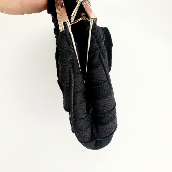 Black Ruffled Kiss-Lock Clutch - Picture 5 of 7